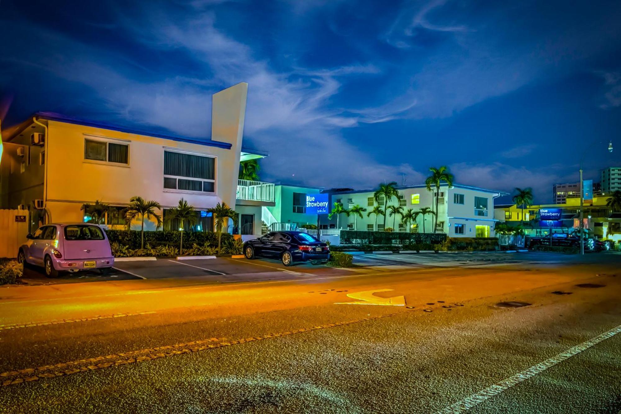 Hotel Blue Strawberry By The Sea Lauderdale-by-the-Sea Exterior foto